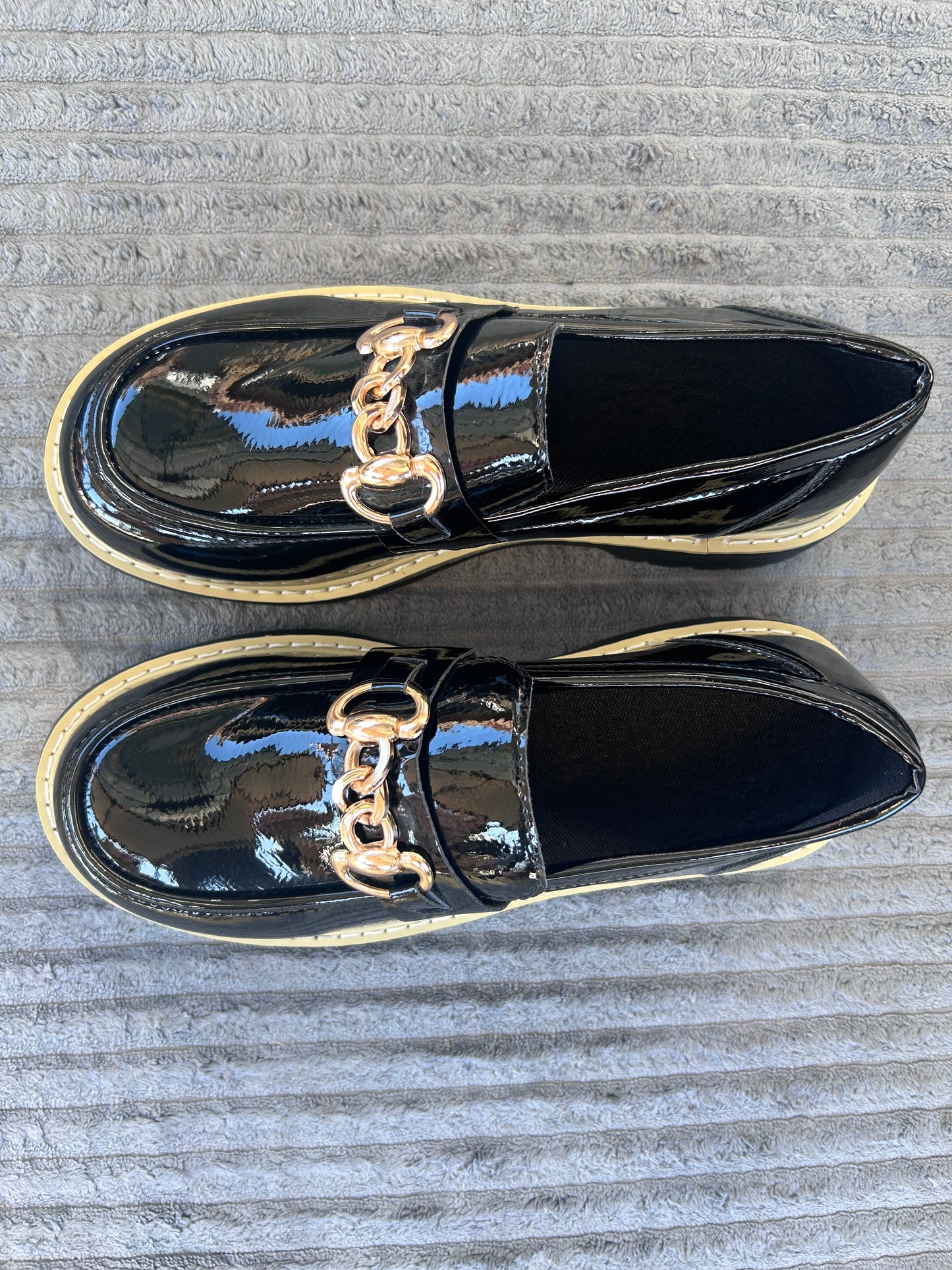 Shoes summer black and gold